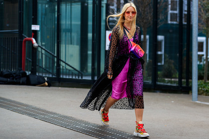 beige shoes, black dress, Charlotte Groeneveld, chloé, graphic bag, graphic dress, graphic jacket, leather bag, leather shoes, pink bag, pink dress, printed bag, printed dress, printed jacket, purple bag, ruffles, see through, sunglasses, PARIS, PFW, street style, jonathan paciullo, FW, frenchystyle, fashion week, AUTUMN WINTER 2019-2020, AW 19-20, FALL WINTER 2019-2020, FW 19-20, horizontal, atmosphere details, full length