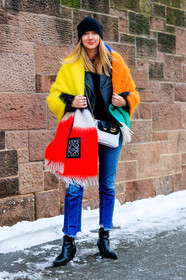 AUTUMN WINTER 2017-2018, AW 17-18, black and white bag, black beanie, black boots, black jacket, black perfecto, blue denim, denim pants, FALL WINTER 2017-2018, fashion week, frenchystyle, full length, FW, FW 17-18, graphic bag, jeans, jonathan paciullo, jw anderson, leather bag, leather boots, leather jacket, leather perfecto, lisa aiken, loewe, NEW YORK, NYFW, scarf, street style, trousers, vertical