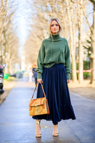AUTUMN WINTER 2017-2018, AW 17-18, black skirt, Charlotte Groeneveld, chloe, FALL WINTER 2017-2018, fashion week, frenchystyle, full length, FW, FW 17-18, golden shoes, graphic bag, green sweater, high heels, jonathan paciullo, leather bag, leather shoes, PARIS, PFW, printed bag, psychedelic, street style, vertical, yellow bag
