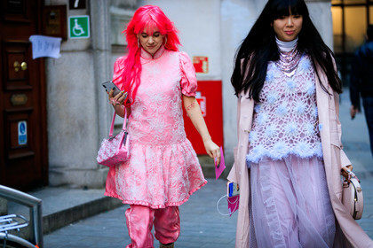 beige boots, dyed hair, embroideries, floral, flowers, glitter, graphic bag, graphic dress, leather bag, necklace, pink bag, pink coat, pink dress, pink hair, pink pants, printed bag, printed dress, purple skirt, purple top, sequined bag, shiny bag, tone on tone, total look pink, trousers, tulle, fashion week, frenchystyle, FW, jonathan paciullo, street style, LFW, LONDON, AUTUMN WINTER 2019-2020, AW 19-20, FW 19-20, FALL WINTER 2019-2020, horizontal, atmosphere details, detail