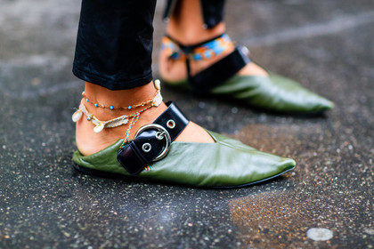 ankle bracelet, anklet, atmosphere details, detail, fashion week, frenchystyle, FW, green shoes, horizontal, jonathan paciullo, leather shoes, LFW, LONDON, SPRING SUMMER 2017, SS 17, street style, woman
