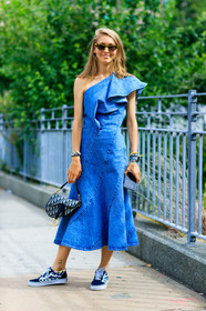 asymetric, black shoes, black sneakers, blue bag, blue denim, bracelet, christian dior, denim dress, graphic bag, iphone, jessica minkoff, leather bag, leather shoes, monogram, one shoulder, printed bag, ruffles, saddle bag, sunglasses, vans, street style, jonathan paciullo, FW, frenchystyle, fashion week, NYFW, NEW YORK, SPRING SUMMER 2019, SS 19, vertical, full length