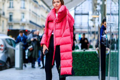 atmosphere details, AUTUMN WINTER 2017-2018, AW 17-18, balenciaga, black pants, chiara capitani, detail, down jacket, FALL WINTER 2017-2018, fashion week, frenchystyle, FW, FW 17-18, horizontal, jonathan paciullo, PARIS, PFW, pink jacket, street style, trousers