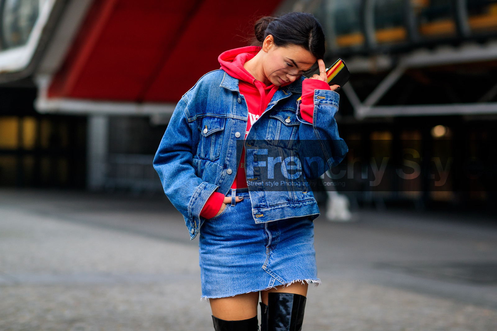 balenciaga, black boots, black shoes, blue denim, denim jacket, denim skirt, high boots, hoodie, red sweater, fashion week, frenchystyle, FW, jonathan paciullo, street style, PFW, PARIS, SPRING SUMMER 2017, SS 17, HAUTE COUTURE, atmosphere details, detail, horizontal