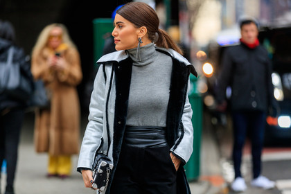 black and white bag, black bag, black belt, black pants, checked bag, graphic bag, graphic jacket, grey sweater, leather bag, leather belt, louis vuitton, printed bag, printed jacket, shearling, silver jacket, trousers, turtleneck sweater, street style, jonathan paciullo, FW, frenchystyle, fashion week, NYFW, NEW YORK, AUTUMN WINTER 2018-2019, AW 18-19, FALL WINTER 2018-2019, FW 18-19, atmosphere details, horizontal, detail, camila coelho