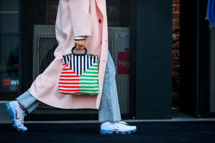 blue denim, blue sneakers, denim pants, graphic bag, jeans, leather bag, leather shoes, multicolor bag, nike, pink coat, printed bag, striped bag, trousers, fashion week, frenchystyle, FW, jonathan paciullo, street style, MFW, MILAN, AUTUMN WINTER 2018-2019, FALL WINTER 2018-2019, FW 18-19, horizontal, atmosphere details
