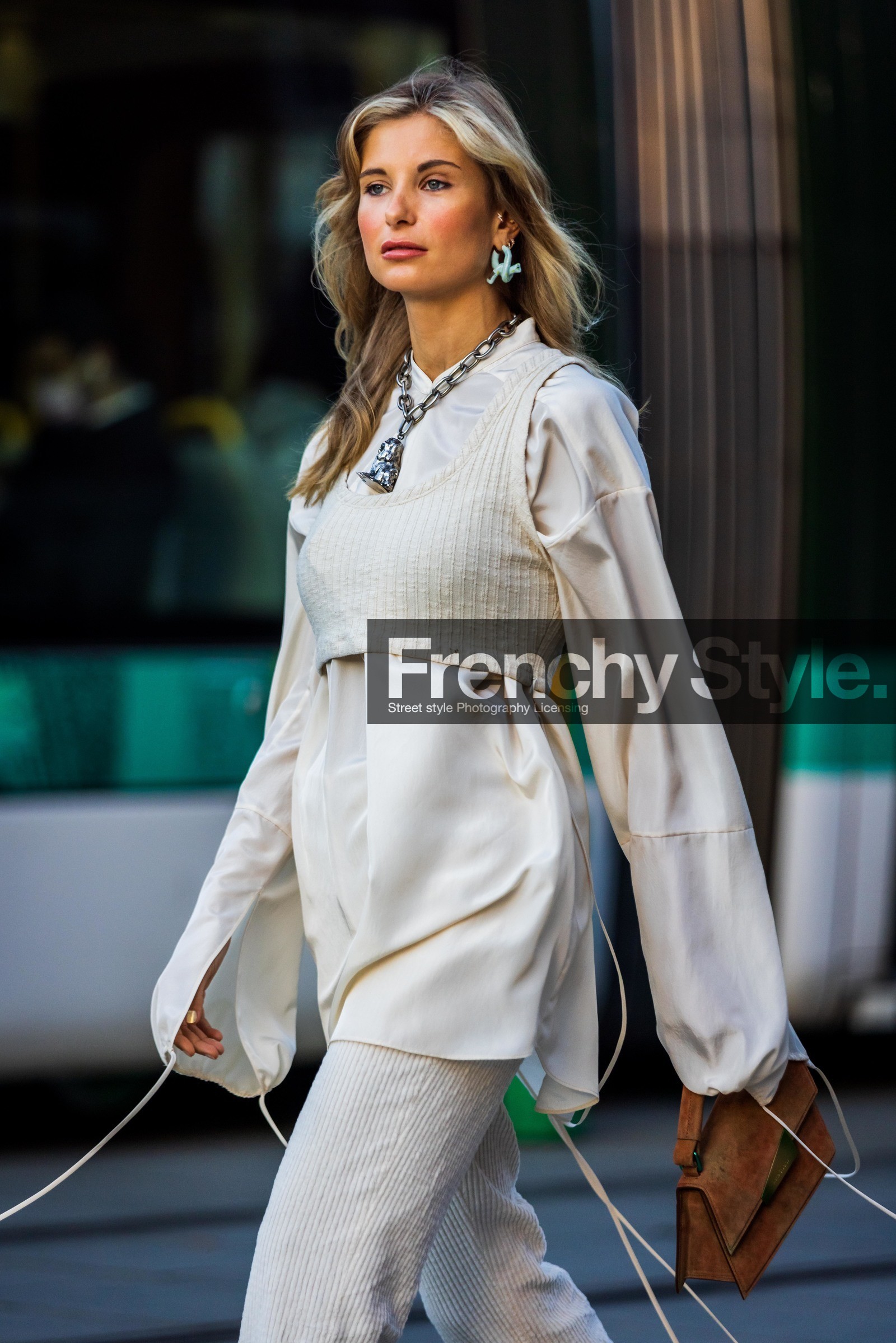 acne studios bag, acne studios look, bag, blue earrings, brown bag, corduroy pants, crop knit, crop top, long sleeves, monochrome, necklace, orange bag, pants, shirt, silver necklace, small bag, statement necklace, white crop top, white monochrome, white pants, white shirt, Xenia Adonts, street style, jonathan paciullo, FW, frenchystyle, fashion week, PFW, PARIS, SPRING SUMMER 2022, SS 22, vertical, atmosphere details