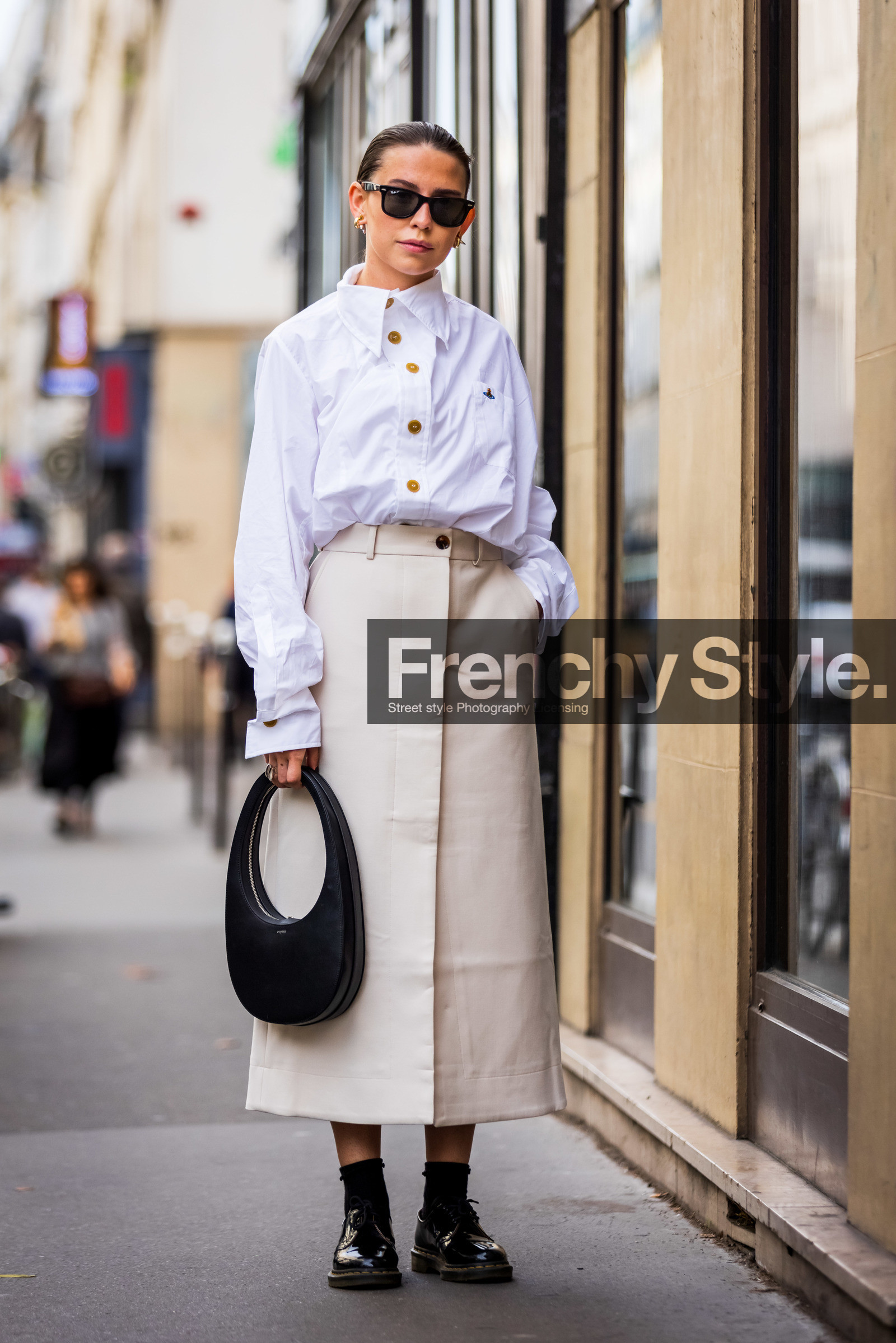 bag, beige skirt, black bag, black socks, black sunglasses, coperni bag, derbies, leather bag, leather derbies, long skirt, rayban, Sarah lou Falk, shirt, skirt, socks, sunglasses, white shirt, street style, jonathan paciullo, FW, frenchystyle, fashion week, PFW, PARIS, SPRING SUMMER 2022, SS 22, vertical, full length