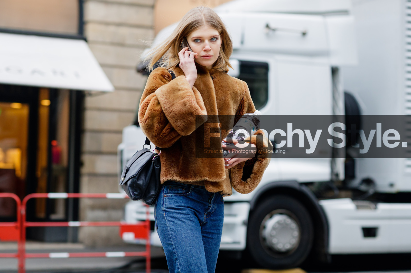 black bag, blue denim, brown fur, brown jacket, denim pants, fur jacket, jeans, leather bag, trousers, fashion week, frenchystyle, FW, jonathan paciullo, street style, PFW, PARIS, SPRING SUMMER 2017, SS 17, HAUTE COUTURE, atmosphere details, detail, horizontal, ola rudnicka, model