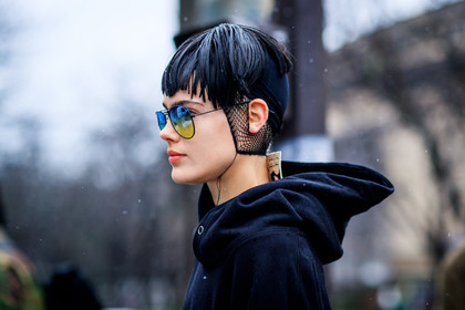 atmosphere details, AUTUMN WINTER 2017-2018, AW 17-18, black sweater, detail, FALL WINTER 2017-2018, fashion week, fishnet, frenchystyle, fun sunglasses, FW, FW 17-18, hoodie, horizontal, jonathan paciullo, model, PARIS, PFW, street style, sunglasses, taja feistner