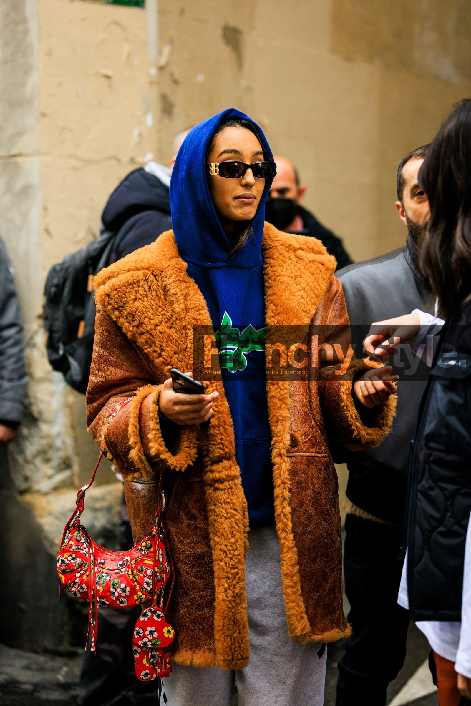balenciaga sunglasses, blue hoodie, black glasses, puffed coat, brown coat, furry coat, leather coat, balenciaga handbag, cagoule handbag, printed bag, red handbag, flowered handbag, printed hoodie, model, fashion week, frenchystyle, FW, jonathan paciullo, street style, AUTUMN WINTER 2022-2023, FALL WINTER 2022_2023, FW 22-23, PFW, PARIS, vertical, detail