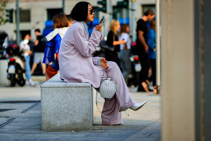 high heels, leather bag, leather shoes, purple jacket, purple pants, purple suit, trousers, white bag, white boots, fashion week, frenchystyle, FW, jonathan paciullo, street style, MFW, MILAN, SPRING SUMMER 2019, SS 19, atmosphere details, horizontal, detail