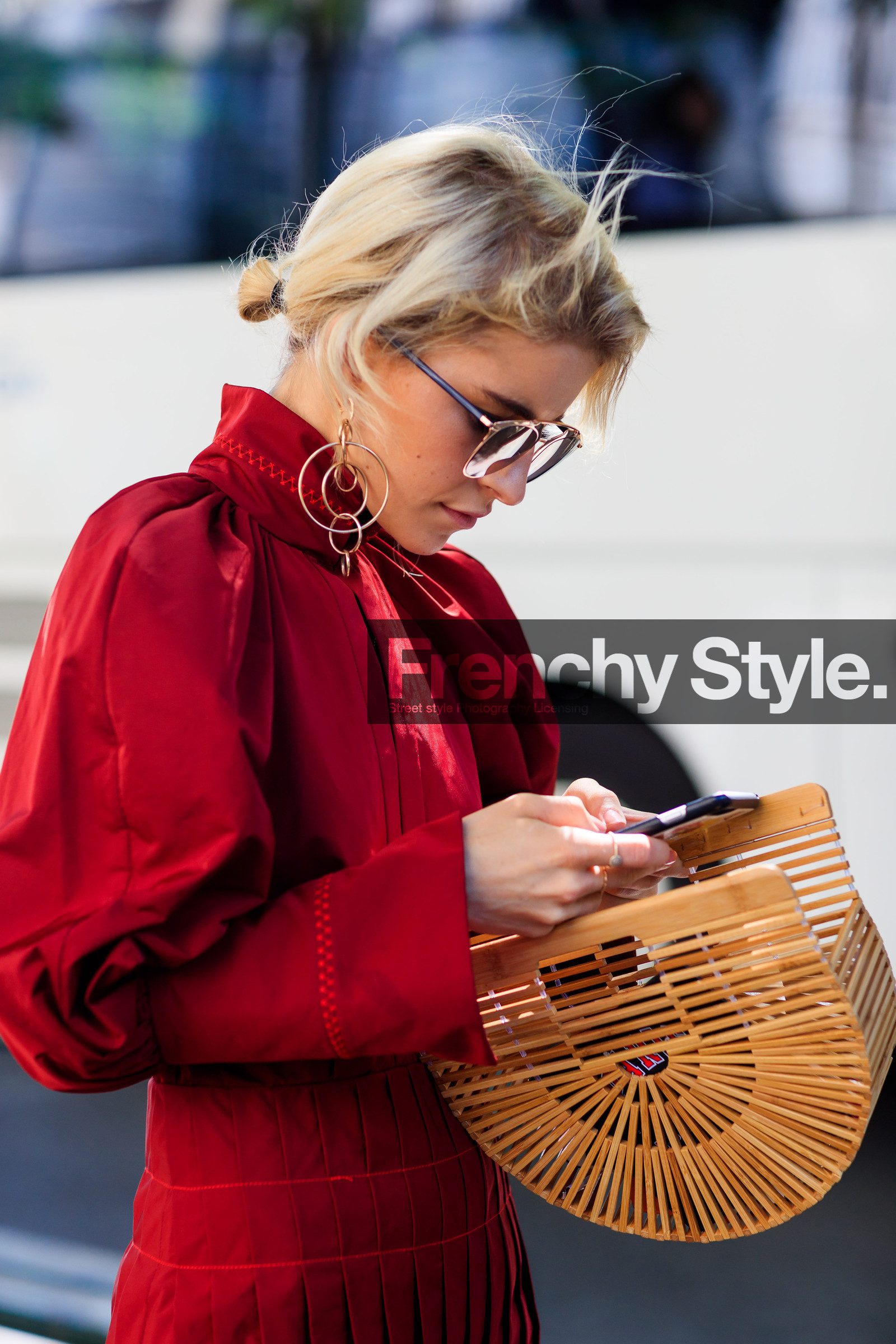atmosphere details, caro daur, detail, earrings, fashion week, frenchystyle, FW, graphic bag, jonathan paciullo, MENSWEAR, PARIS, PFW, red dress, ruffles, SPRING SUMMER 2018, SS 18, straw bag, street style, sunglasses, vertical
