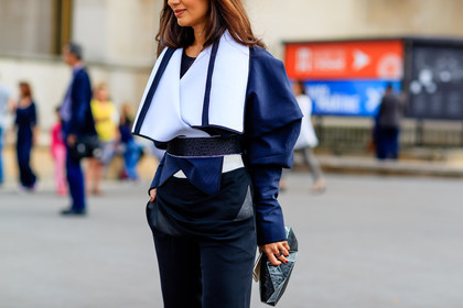 atmosphere details, AUTUMN WINTER 2016-2017, AW 16-17, black clutch, black pants, blue belt, detail, FALL WINTER 2016-2017, fashion week, frenchystyle, FW, FW 16-17, geometric, graphic bag, graphic clutch, graphic jacket, HAUTE COUTURE, horizontal, jonathan paciullo, leather bag, MENSWEAR, nausheen shah, navy jacket, oversize, PARIS, PFW, street style, trousers