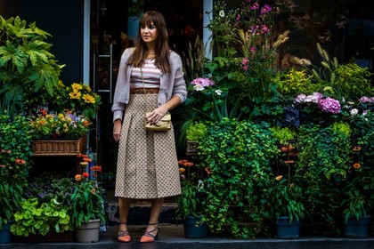 bag, beige skirt, belt, bicolor shoes, blue sandals, brown belt, brown skirt, cardigan, chanel bag, gold bag, gucci print, heels, lace-up sandals, Laure Hériard-Dubreuil, leather belt, logo print, long skirt, mariniere, pastel, pink cardigan, pink top, pleated skirt, printed skirt, salmon sandals, skirt, stripes, white top, fashion week, frenchystyle, FW, jonathan paciullo, street style, PFW, PARIS, SPRING SUMMER 2022, SS 22, horizontal, atmosphere details, full length