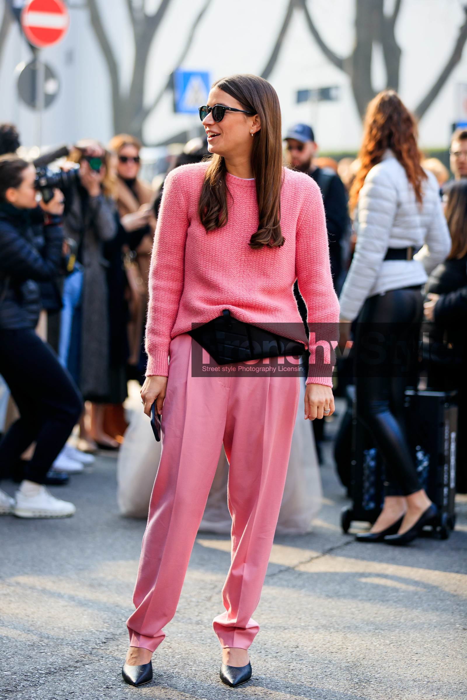 black bag, black shoes, fanny pack, fendi, leather bag, leather shoes, pink pants, pink sweater, sunglasses, trousers, MILAN, MFW, fashion week, frenchystyle, FW, jonathan paciullo, street style, AUTUMN WINTER 2019-2020, AW 19-20, FALL WINTER 2019-2020, FW 19-20, vertical, full length