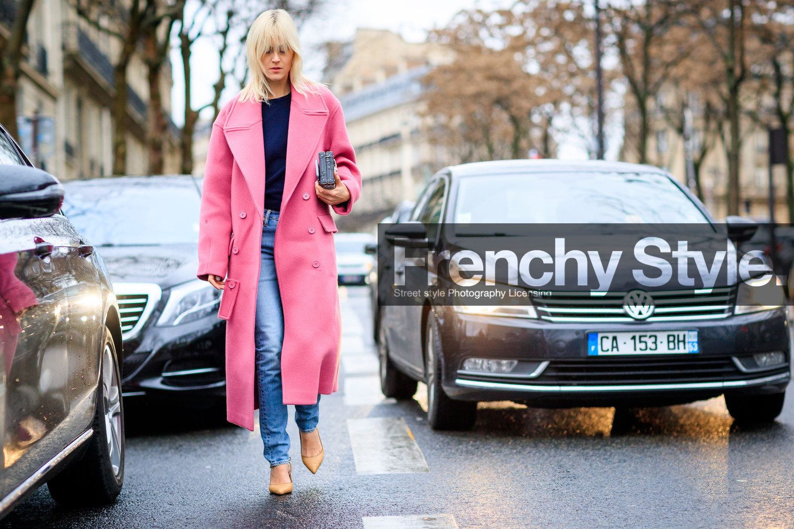 atmosphere details, AUTUMN WINTER 2017-2018, AW 17-18, black bag, black t shirt, blue denim, denim pants, FALL WINTER 2017-2018, fashion week, frenchystyle, full length, FW, FW 17-18, high heels, horizontal, jeans, jonathan paciullo, leather bag, leather shoes, louis vuitton, nude shoes, PARIS, PFW, pink coat, street style, trousers