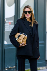 bag, beige bag, black jacket, black pants, black scarf, black sunglasses, bottega veneta bag, gold necklace, jacket, necklace, pants, quilted bag, ribbed pants, scarf, sunglasses, street style, jonathan paciullo, FW, frenchystyle, fashion week, PFW, PARIS, SPRING SUMMER 2022, SS 22, vertical, atmosphere details