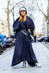 AUTUMN WINTER 2017-2018, AW 17-18, balenciaga, black and white bag, black belt, black dress, blue dress, earrings, FALL WINTER 2017-2018, fashion week, frenchystyle, full length, FW, FW 17-18, gucci, high heels, hood, jonathan paciullo, jw anderson, leather bag, leather belt, leather shoes, PARIS, pearls, PFW, pleated dress, pleats, shiny boots, silver shoes, street style, vertical, white cap
