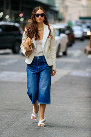 erika boldrin, bottega veneta bag, beige clutch, light beige clutch, white leather sandals, kitten heels sandals, blue jeans, cropped jeans, denim, denim bermuda shorts, white jacket, white t-shirt, blue sunglasses, golden necklace, big necklace, plaited necklace, fashion week, frenchystyle, FW, jonathan paciullo, street style, NYFW, NEW YORK, AUTUMN WINTER 2020-2021, FALL WINTER 2020-2021, FW 20-21, vertical, full length
