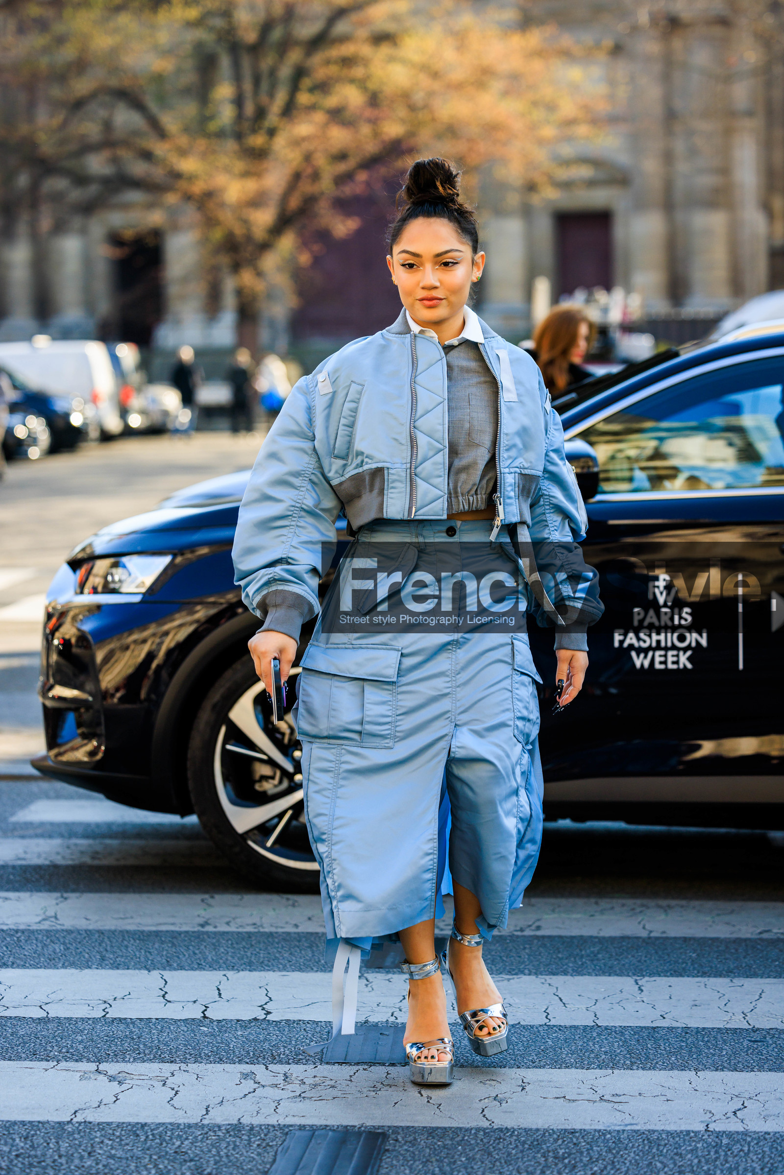 nylon look, full blue look, hair bow, bomber jacker, cargo skirt, pastel blue jacket, pastel blue skirt, platform heels, grey jumper, street style, jonathan paciullo, FW, frenchystyle, fashion week, AUTUMN WINTER 2022-2023, FALL WINTER 2022_2023, FW 22-23, PFW, PARIS, full length, vertical