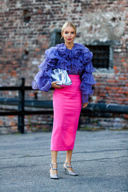 ruffle blouse, purple blouse, lilac blouse, long sleeves blouse, pink skirt, long skirt, silvered clutch, bottega veneta bag, alberta ferretti top, strassed strap shoes, kitten heels shoes, silvered shoes, leonie hanne, fashion week, frenchystyle, FW, jonathan paciullo, street style, MFW, MILAN, SPRING SUMMER 2021, SS 21, vertical, full length