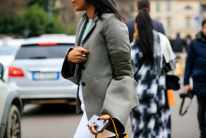 blazer, grey jacket, rings, MILAN, MFW, fashion week, frenchystyle, FW, jonathan paciullo, street style, AUTUMN WINTER 2019-2020, AW 19-20, FALL WINTER 2019-2020, FW 19-20, atmosphere details, detail, horizontal