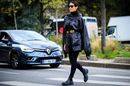 deborah reyner sebag, black leather jacket, black leather hoodie, hoodie, hoodie coat, leather hoodie, black legging, black leather boots, black sunglasses, black leather belt, black total look, studs belt, golden belt, big belt, belted jacket, belted hoodie, flat boots, chelsea boots, hermes belt, golden earrings, hoop earrings, oversize sleeves, fashion week, frenchystyle, FW, jonathan paciullo, street style, PFW, PARIS, SPRING SUMMER 2021, SS 21, horizontal, atmosphere details, full length