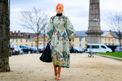 atmosphere details, AUTUMN WINTER 2017-2018, AW 17-18, black bag, FALL WINTER 2017-2018, fashion week, floral, flower, frenchystyle, full length, FW, FW 17-18, green dress, high heels, horizontal, irene kim, jonathan paciullo, leather bag, leather shoes, loewe, message, nude boots, PARIS, PFW, printed bag, printed dress, street style