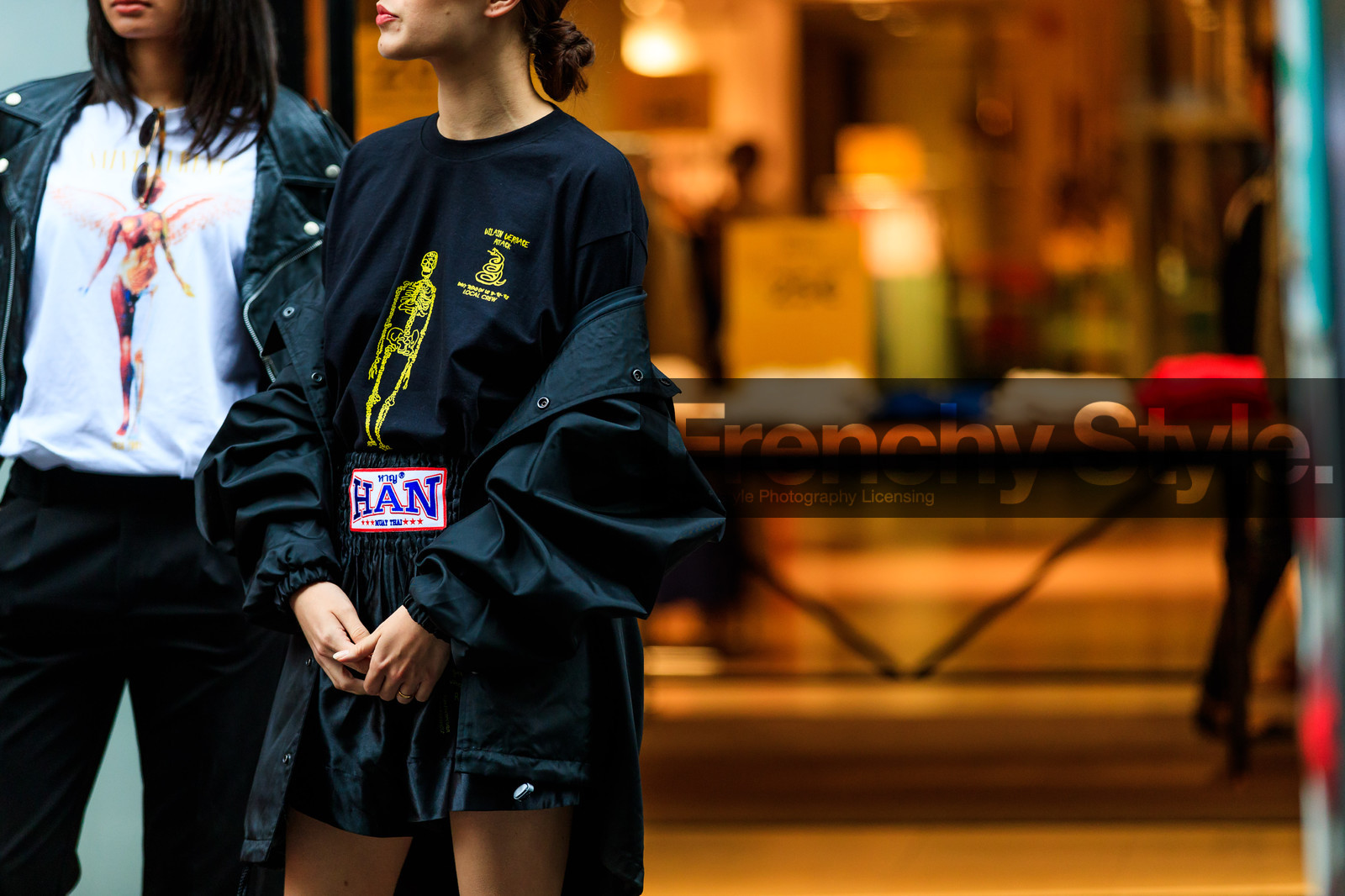 atmosphere details, AUTUMN WINTER 2016-2017, AW 16-17, black coat, black jacket, black shorts, black t shirt, detail, FALL WINTER 2016-2017, fashion week, frenchystyle, FW, FW 16-17, HAUTE COUTURE, horizontal, jonathan paciullo, MENSWEAR, PARIS, PFW, printed t shirt, raincoat, street style, tone on tone, total look black, versace