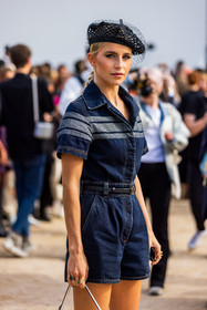 belt, beret, black belt, black beret, Caroline Daur, denim jumpsuit, dior look, jumpsuit, leather belt, rings, short jumpsuit, veil, street style, jonathan paciullo, FW, frenchystyle, fashion week, PFW, PARIS, SPRING SUMMER 2022, SS 22, vertical, atmosphere details