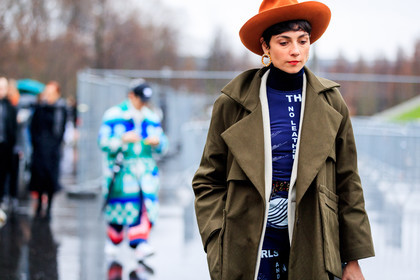 atmosphere details, AUTUMN WINTER 2017-2018, AW 17-18, blue top, brown hat, detail, FALL WINTER 2017-2018, fashion week, frenchystyle, FW, FW 17-18, green coat, horizontal, jonathan paciullo, navy pants, PARIS, PFW, printed top, street style
