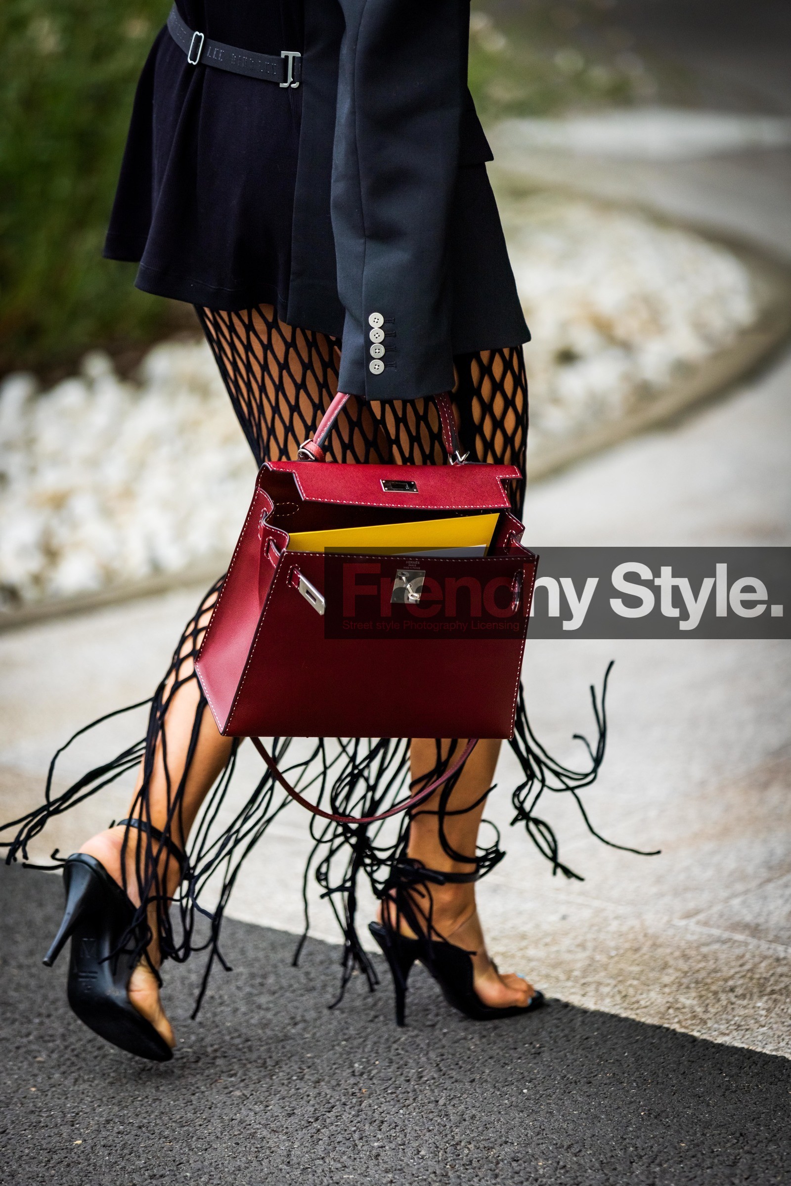bag, black blazer, black sandals, black skirt, blazer, burgundy bag, close up, detail, fishnet skirt, fringes, hermes bag, kelly bag, sandals, skirt, Tiffany Hsu, PARIS, PFW, fashion week, frenchystyle, FW, jonathan paciullo, street style, SPRING SUMMER 2022, SS 22, vertical, atmosphere details