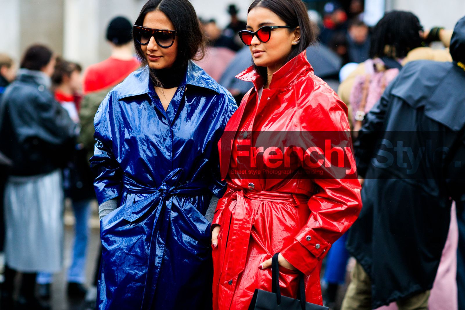atmosphere details, AUTUMN WINTER 2017-2018, AW 17-18, blue coat, detail, FALL WINTER 2017-2018, fashion week, frenchystyle, FW, FW 17-18, horizontal, jonathan paciullo, leather coat, nausheen shah, PARIS, PFW, red coat, street style, sunglasses, trench coat, varnished leather, vinyl
