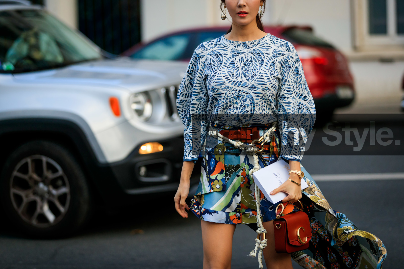 blue top, brown bag, chloé, floral, flowers, graphic shorts, graphic skirt, leather bag, multicolor shorts, printed shorts, printed skirt, printed top, white belt, PARIS, PFW, street style, jonathan paciullo, FW, frenchystyle, fashion week, AUTUMN WINTER 2019-2020, AW 19-20, FALL WINTER 2019-2020, FW 19-20, horizontal, atmosphere details, detail