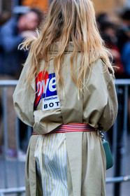 beige coat, stripes, trench coat, PARIS, PFW, street style, jonathan paciullo, FW, frenchystyle, fashion week, AUTUMN WINTER 2019-2020, AW 19-20, FALL WINTER 2019-2020, FW 19-20, vertical, atmosphere details, detail