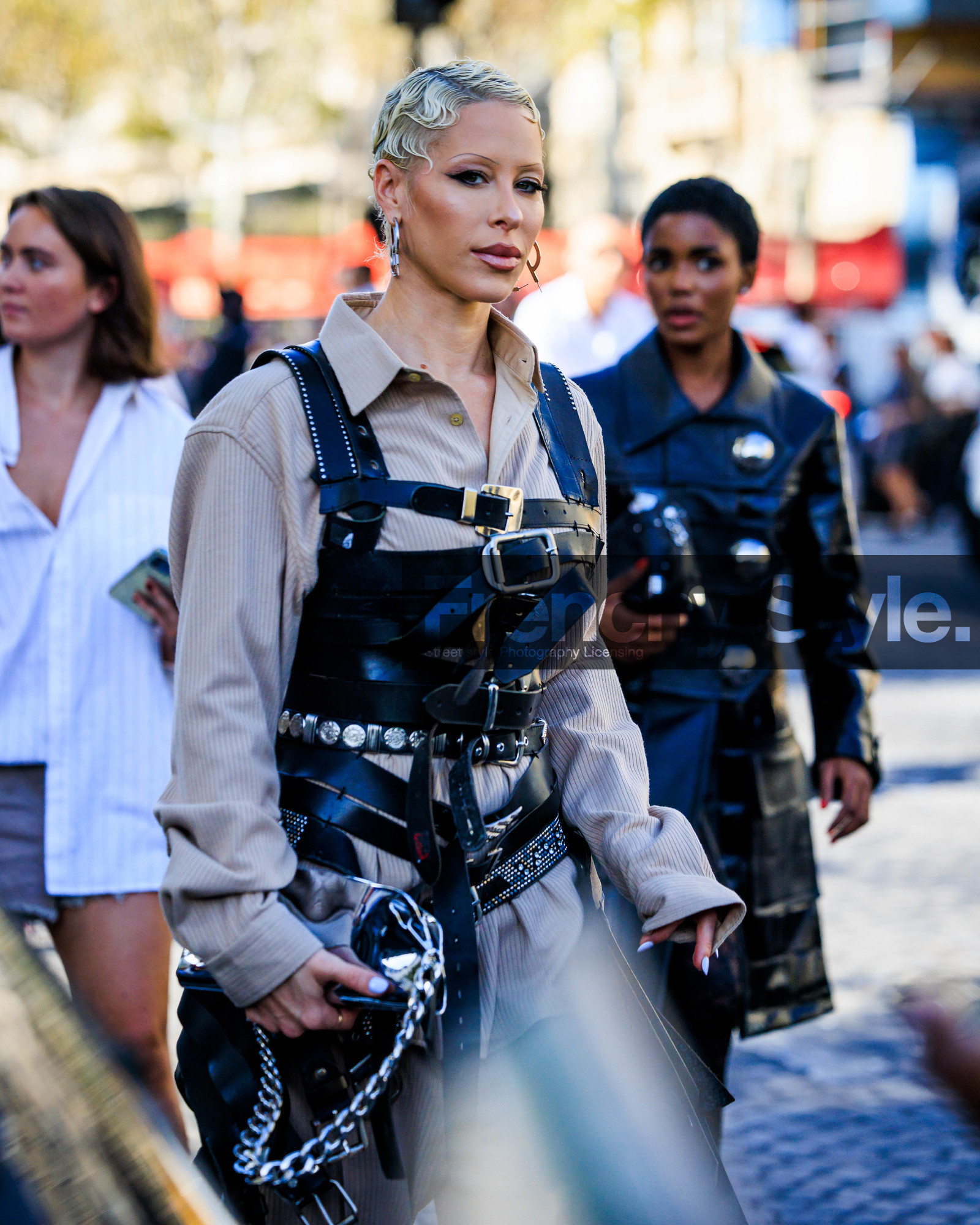 PARIS, PFW, fashion week, frenchystyle, FW, jonathan paciullo, street style, SPRING SUMMER 2024, SS 24, vertical, atmosphere details, detail