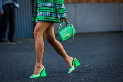 bag, blazer, chanel bag, check, checked blazer, fluo green, fluo green blazer, fluo green sandals, green bag, print, printed blazer, quilted bag, sandals, the attico, Tiffany Hsu, street style, jonathan paciullo, FW, frenchystyle, fashion week, PFW, PARIS, SPRING SUMMER 2022, SS 22, horizontal, atmosphere details