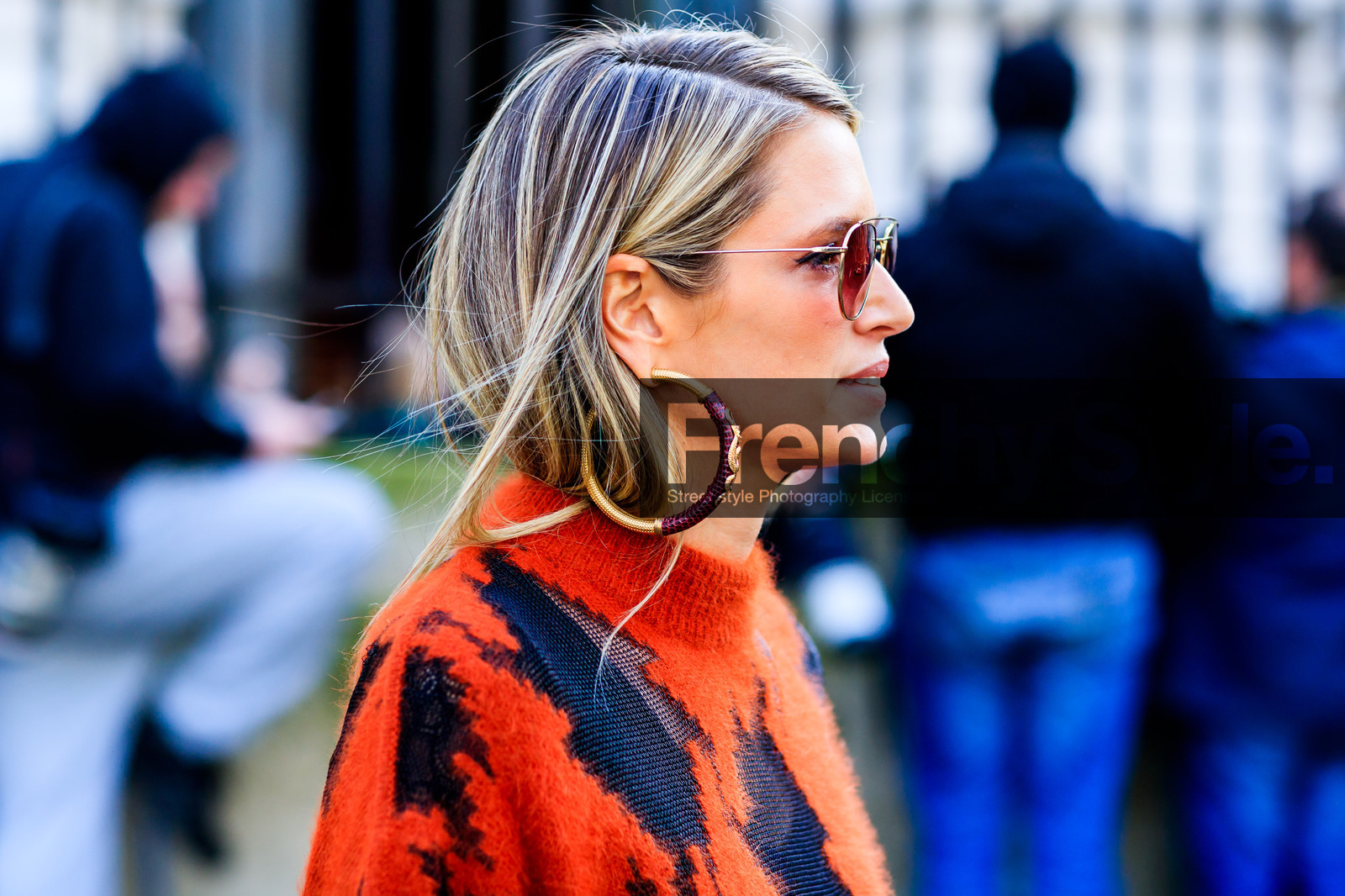 atmosphere details, AUTUMN WINTER 2017-2018, AW 17-18, detail, earrings, FALL WINTER 2017-2018, fashion week, frenchystyle, FW, FW 17-18, helena bordon, horizontal, houndstooth pattern, jonathan paciullo, PARIS, PFW, red sweater, street style, sunglasses