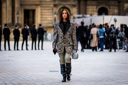 bag, bermuda, black boots, blazer, boots, Erika Boldrin, grey bermuda, grey blazer, high boots, leather boots, louis vuitton look, print, printed blazer, round bag, white bag, fashion week, frenchystyle, FW, jonathan paciullo, street style, PFW, PARIS, SPRING SUMMER 2022, SS 22, horizontal, atmosphere details, full length