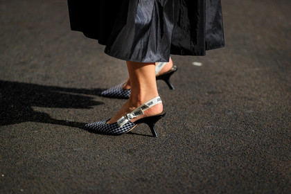 bettina looney, dior shoes, vichy printed shoes, kitten heels shoes, logo strap shoes, fashion week, frenchystyle, FW, jonathan paciullo, street style, atmosphere details, horizontal, detail