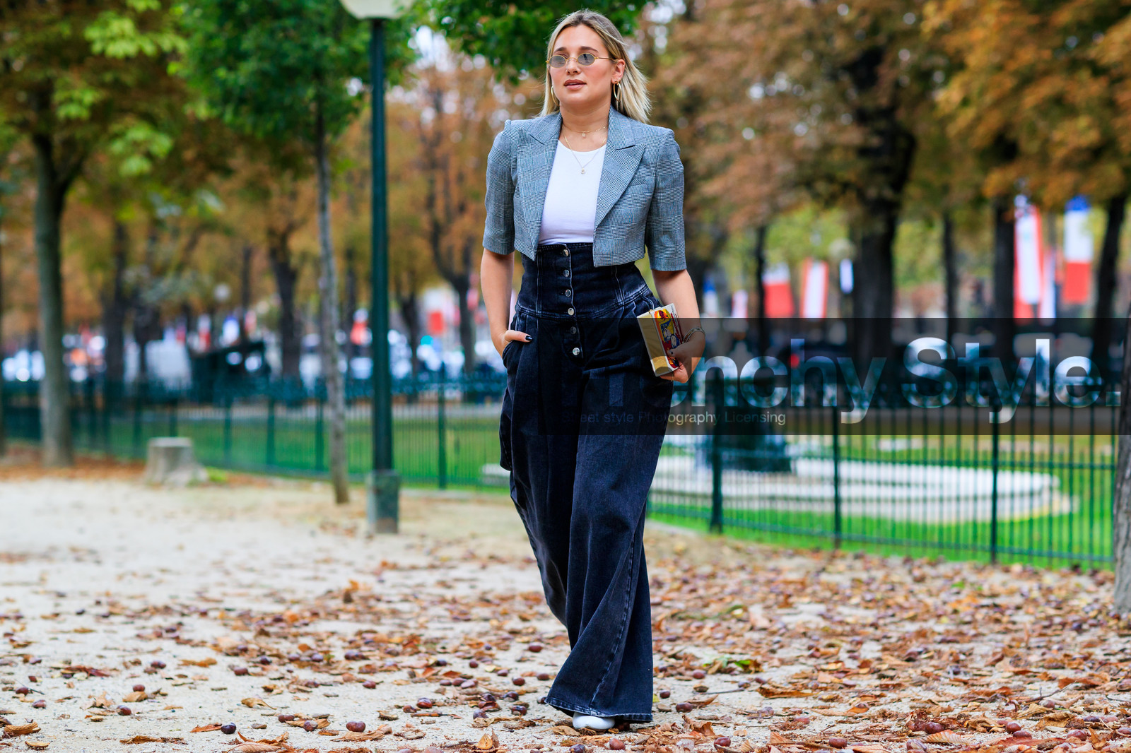 atmosphere details, black denim, blue denim, cropped top, denim pants, fashion week, frenchystyle, full length, FW, graphic bag, grey jacket, high waist jeans, horizontal, jeans, jonathan paciullo, multicolor bag, olympia le tan, PARIS, PFW, printed bag, SPRING SUMMER 2018, SS 18, street style, trousers, white t shirt, danielle bernstein