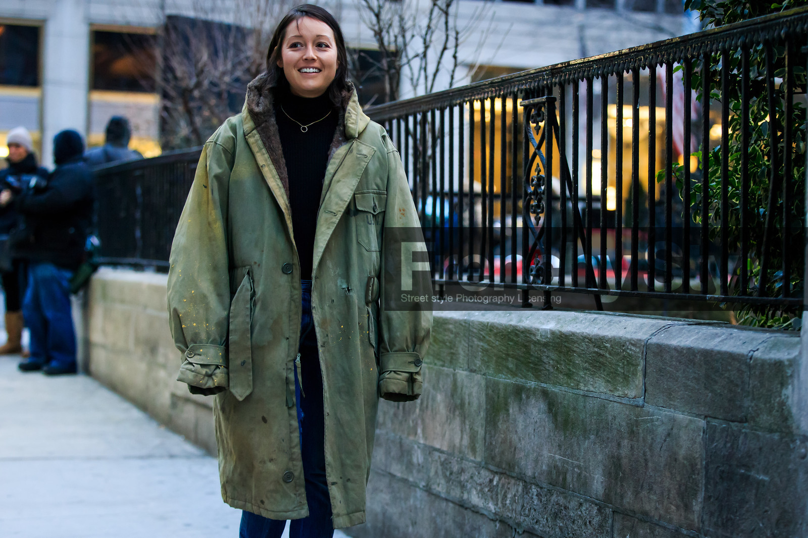 atmosphere details, AUTUMN WINTER 2016-2017, AW 16-17, black sweater, blue denim, denim pants, detail, fashion week, frenchystyle, FW, FW 16-17, green coat, horizontal, jeans, jonathan paciullo, kaki coat, NEW YORK, NYFW, rachael wang, street style, trousers, turtleneck sweater, woman, zip