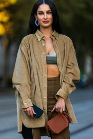 acne bag, acne studios look, bag, beige shirt, bicolor pants, blue earrings, bra, brown bag, corduroy shirt, earrings, Fiona Zanetti, hoops, kakhi bra, kakhi pants, leather bag, pants, shirt, slipt pants, zipped pants, street style, jonathan paciullo, FW, frenchystyle, fashion week, PFW, PARIS, SPRING SUMMER 2022, SS 22, vertical, atmosphere details