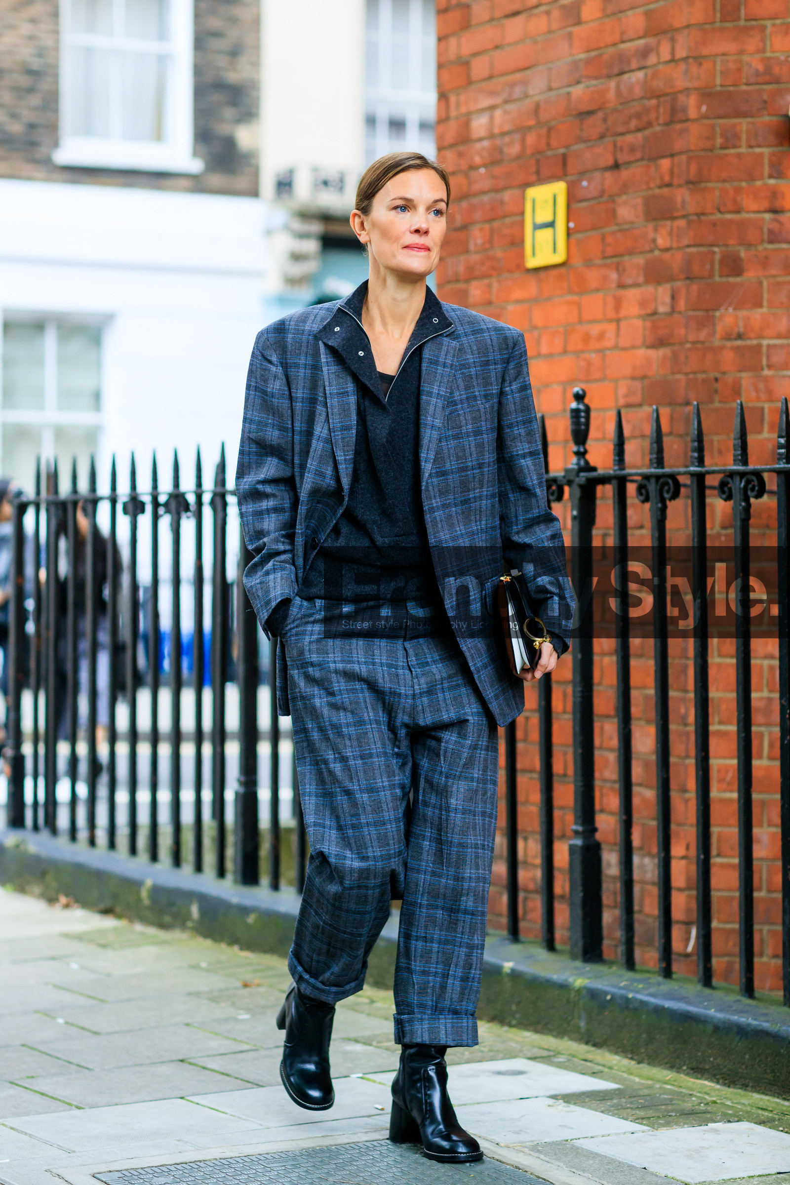 black bag, black shoes, black sweater, blazer, checked jacket, checked pants, checked suit, fashion week, frenchystyle, full length, FW, graphic jacket, graphic pants, graphic suit, grey jacket, grey pants, grey suit, high heels, jo ellison, jonathan paciullo, leather bag, leather shoes, LFW, LONDON, plaid, printed jacket, printed pants, printed suit, SPRING SUMMER 2018, SS 18, street style, tartan, trousers, vertical