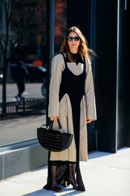 jen wonders, beige trench coat, black dress, split dress, black leather bag, round shape bag, hand bag, animal skin bag, burgundy leather boots, polish boots, low boots, high heels boots, sleeveless dress, layered jacket, layered dress, fashion week, frenchystyle, FW, jonathan paciullo, street style, NYFW, NEW YORK, AUTUMN WINTER 2020-2021, FALL WINTER 2020-2021, FW 20-21, vertical, full length
