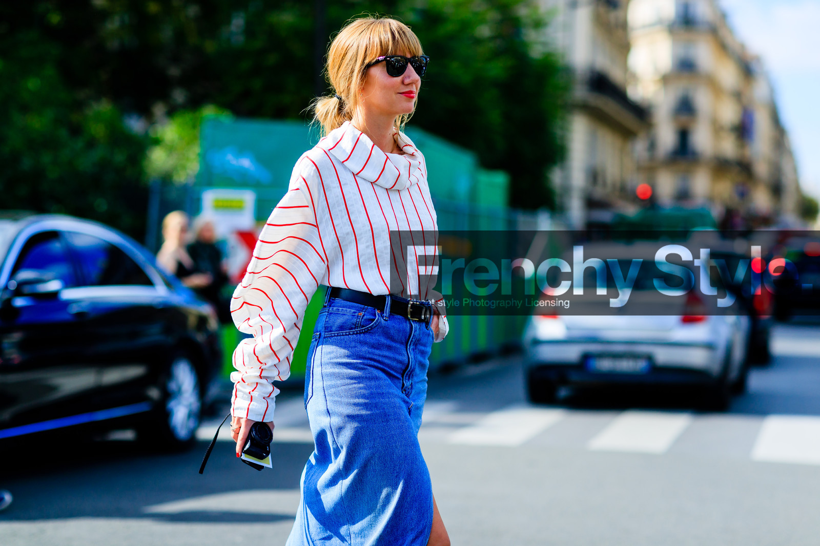 atmosphere details, black bag, black belt, blue denim, denim skirt, detail, fashion week, frenchystyle, FW, graphic shirt, horizontal, jonathan paciullo, leather bag, leather belt, levis, lisa aiken, PARIS, PFW, SPRING SUMMER 2017, SS 17, street style, striped shirt, sunglasses, white shirt