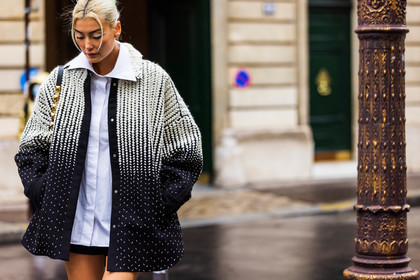 Amalie Gassmann, black jacket, embroidery, jacket, leather bag, shirt, statement jacket, white shirt, street style, jonathan paciullo, FW, frenchystyle, fashion week, PFW, PARIS, SPRING SUMMER 2022, SS 22, horizontal, atmosphere details