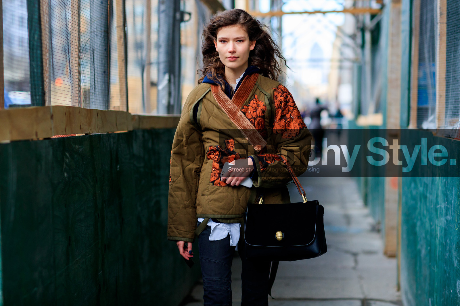 atmosphere details, AUTUMN WINTER 2017-2018, AW 17-18, black bag, black denim, denim pants, detail, embroidered jacket, embroideries, FALL WINTER 2017-2018, fashion week, frenchystyle, FW, FW 17-18, green jacket, horizontal, jeans, jonathan paciullo, kimono, kimono vest, leather bag, model, NEW YORK, NYFW, street style, trousers