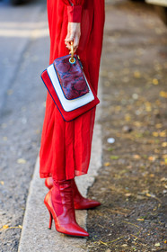 atmosphere details, detail, fashion week, frenchystyle, FW, graphic bag, high heels, jonathan paciullo, leather bag, leather shoes, MFW, MILAN, printed bag, red bag, red dress, red shoes, rings, SPRING SUMMER 2018, SS 18, street style, vertical